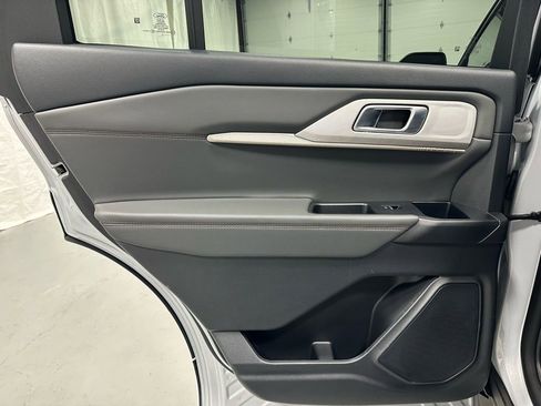 Used 2025 Ford Explorer Active image 47