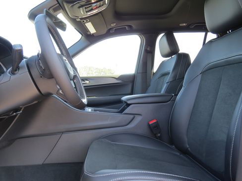 New 2025 Jeep Grand Cherokee 4WD image 17