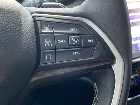 Certified 2023 Jeep Grand Cherokee Limited w/ Luxury Tech Group II image 23