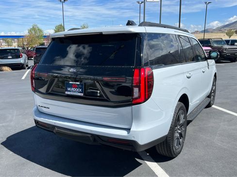 New 2026 Ford Expedition Platinum image 8