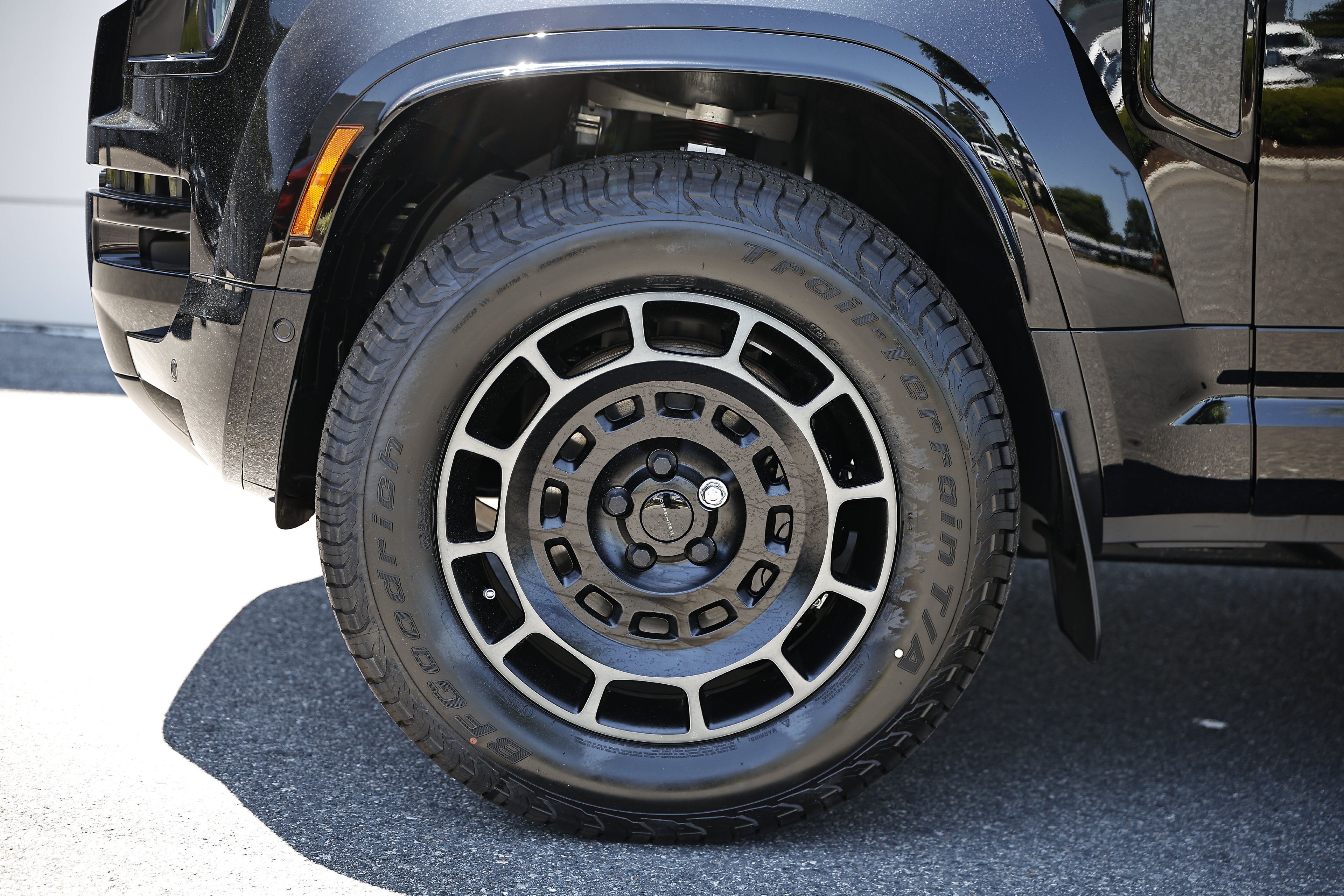 New 2026 Land Rover Defender 110 OCTA AWD/4WD image 7