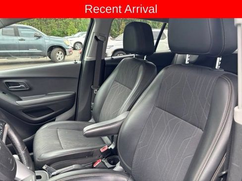 Used 2019 Chevrolet Trax LT w/ LT Convenience Package AWD/4WD image 13