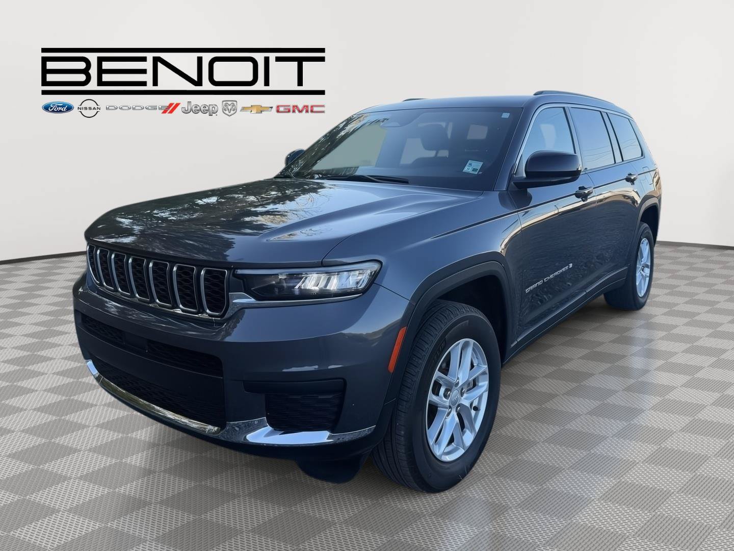 Used 2025 Jeep Grand Cherokee L Laredo w/ Luxury Tech Group I RWD image 1