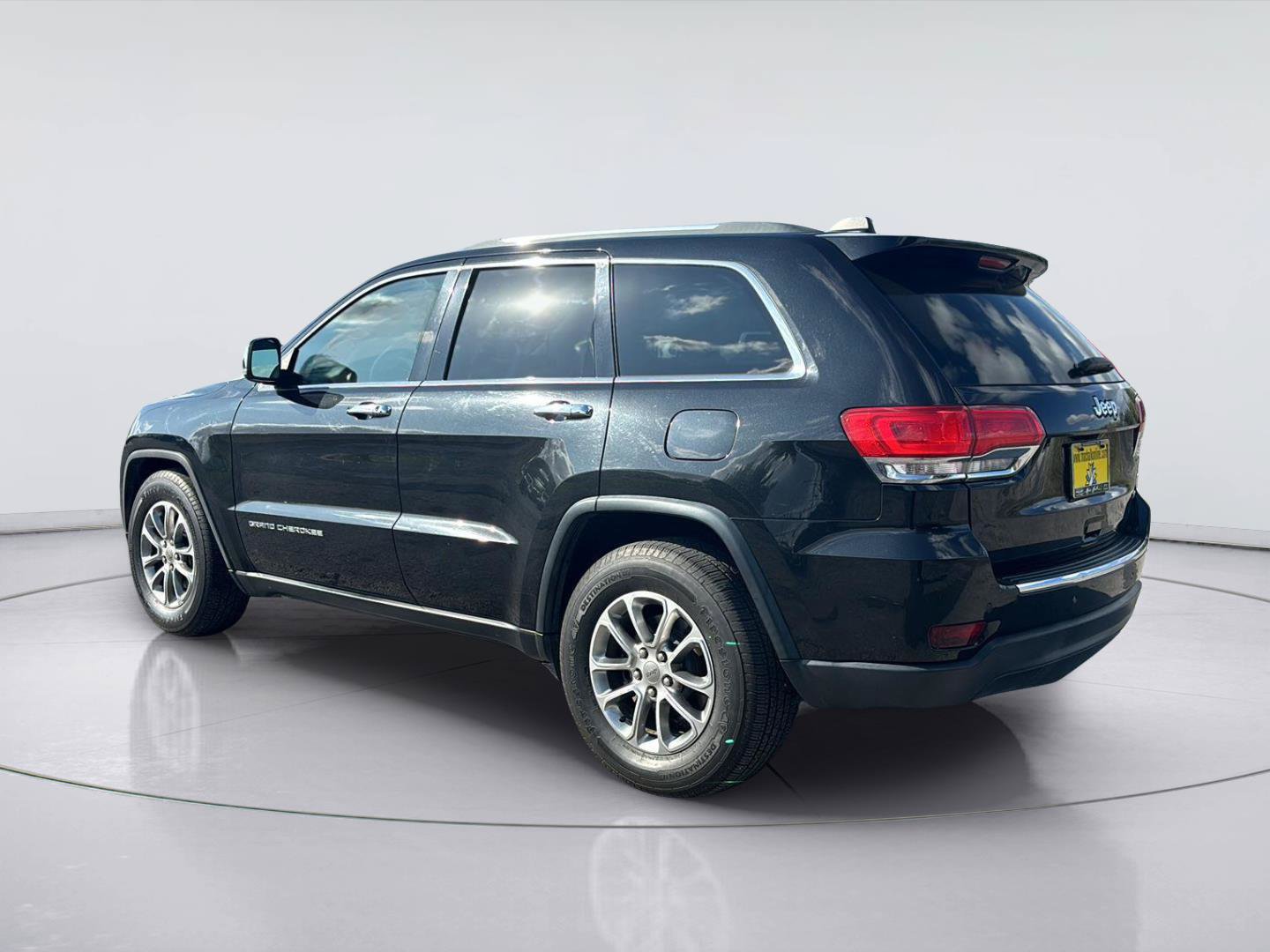Used 2015 Jeep Grand Cherokee Limited RWD image 3
