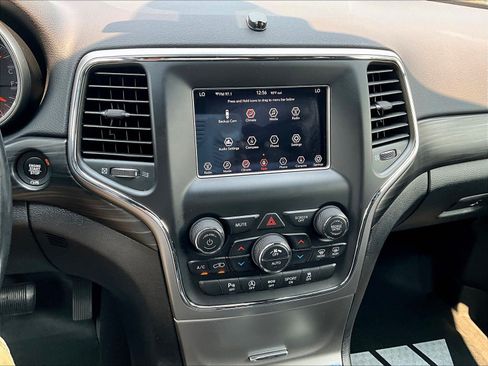 Used 2020 Jeep Grand Cherokee Laredo AWD/4WD image 15