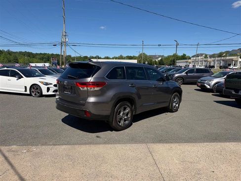 Used 2018 Toyota Highlander Limited Platinum FWD image 8