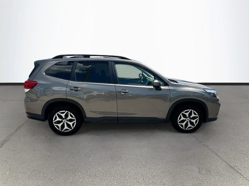 Used 2020 Subaru Forester Premium AWD/4WD image 8