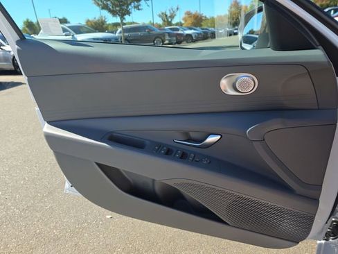 Certified 2025 Hyundai Elantra Blue image 38