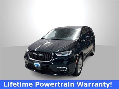 New 2026 Chrysler Pacifica Select