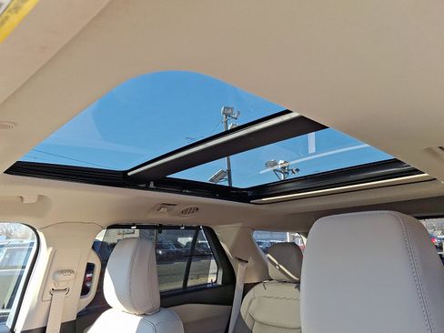 Certified 2022 Ford Explorer Limited w/ Limited Technology Package image 15