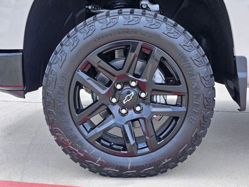 New 2026 Chevrolet Silverado 1500 Custom Trail Boss w/ LPO, Dark Essentials Package AWD/4WD image 13