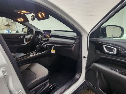 New 2026 Jeep Compass Latitude image 39