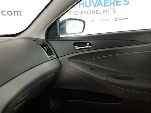 Used 2011 Hyundai Sonata SE image 24