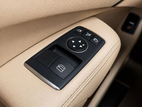 Used 2013 Mercedes-Benz SL 550 image 25