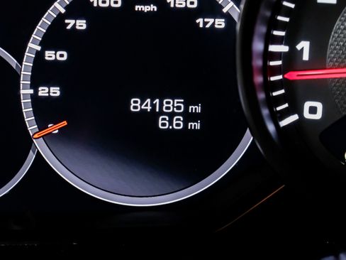 Used 2021 Porsche Cayenne w/ Premium Package image 20