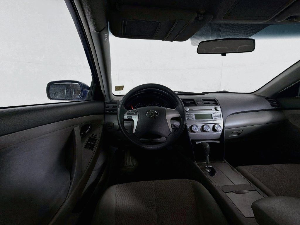 Used 2010 Toyota Camry LE FWD image 19