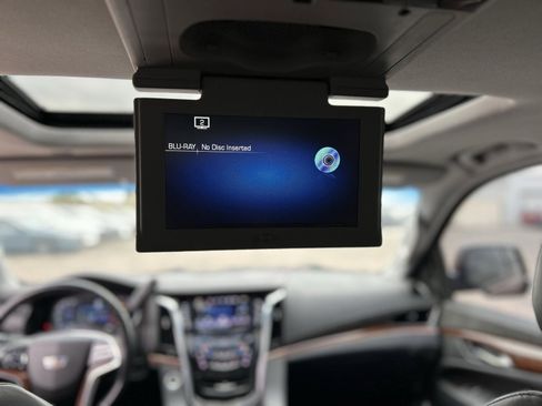 Used 2019 Cadillac Escalade Premium Luxury image 22