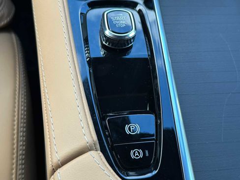 Used 2025 Volvo XC90 B6 Ultra w/ Lounge Package image 32