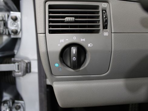 Used 2005 Chrysler Crossfire Limited image 8