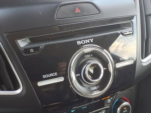 Used 2015 Ford Focus Titanium w/ Titanium Technology Package image 27