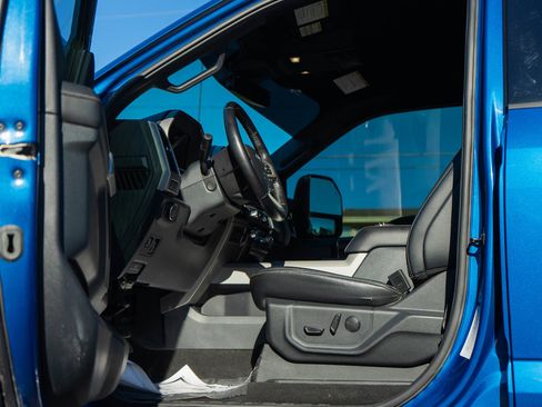 Used 2022 Ford F250 Lariat w/ Black Appearance Pkg image 13