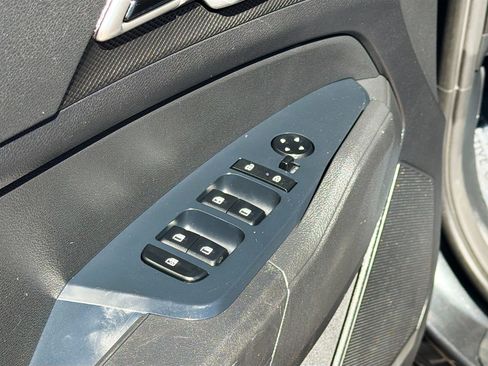 Used 2025 Kia Sportage LX image 15