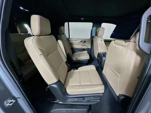 Used 2023 Chevrolet Suburban Premier w/ Advanced Technology Package AWD/4WD image 29