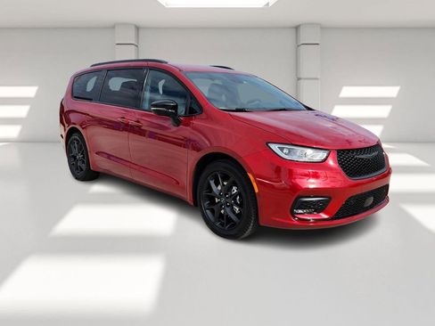 New 2026 Chrysler Pacifica Select w/ S Appearance Package image 7