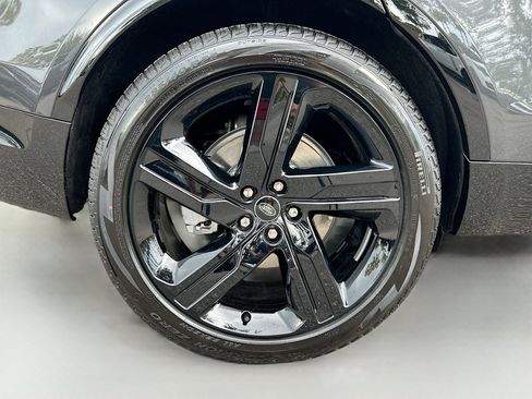 New 2025 Land Rover Discovery Dynamic SE image 33