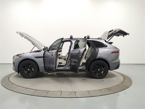 Used 2025 Jaguar F-PACE R-Dynamic S image 12