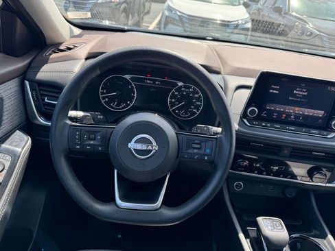 Used 2023 Nissan Rogue SV image 12