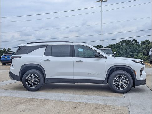 New 2026 Chevrolet Traverse LT w/ LPO, Floor Liner Package FWD image 6