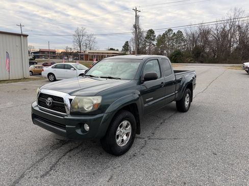 Used 2011 Toyota Tacoma 4x4 Access Cab V6 image 2