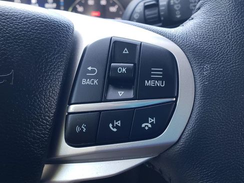 Used 2023 Ford Explorer XLT AWD/4WD image 18