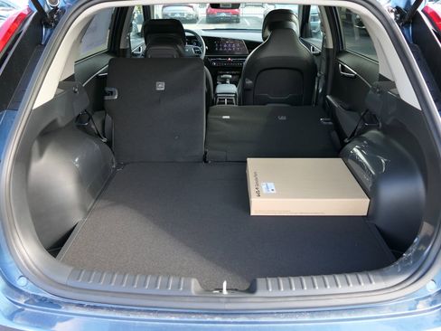 New 2025 Kia Niro EX Touring image 19