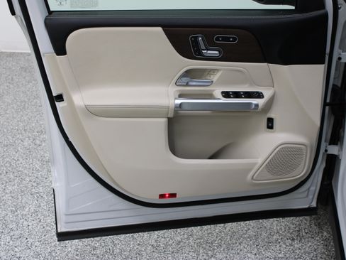 Used 2022 Mercedes-Benz GLB 250 image 12