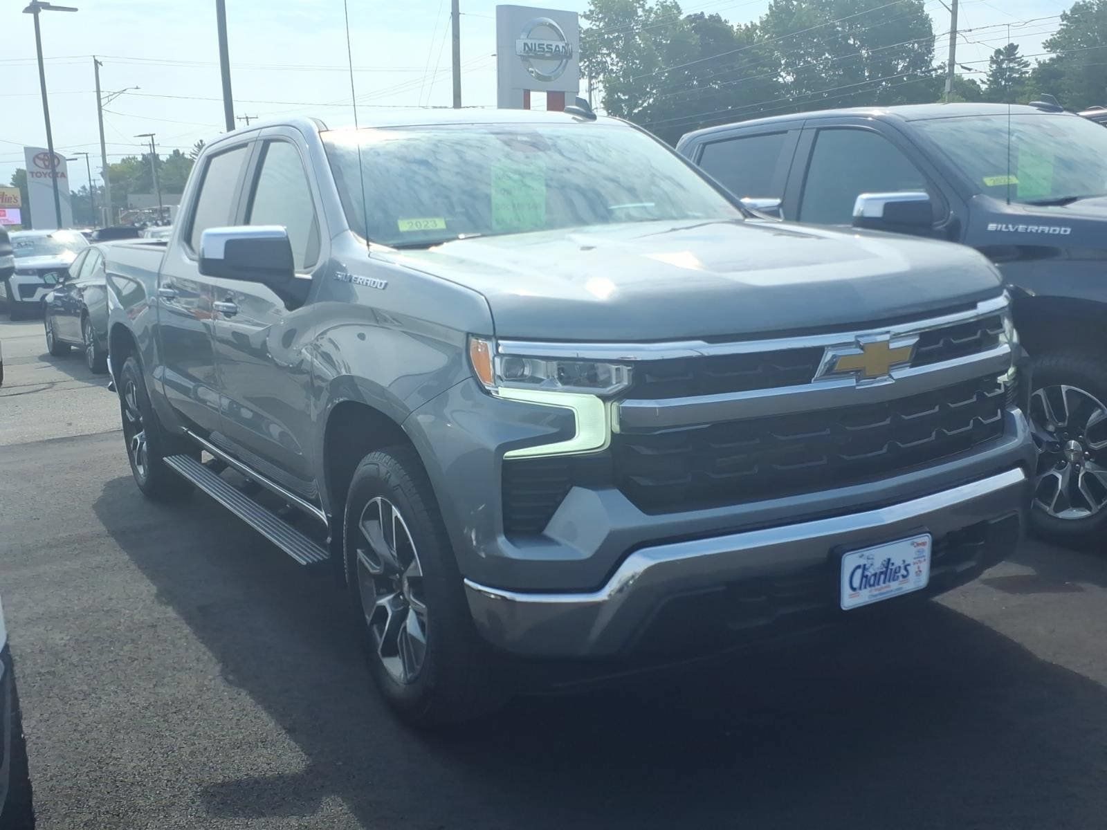 Used 2023 Chevrolet Silverado 1500 LT AWD/4WD image 3