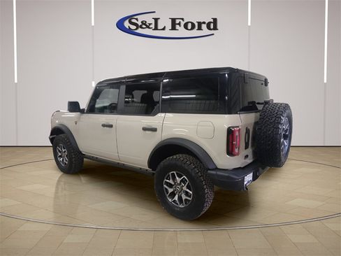 Certified 2025 Ford Bronco Badlands image 24