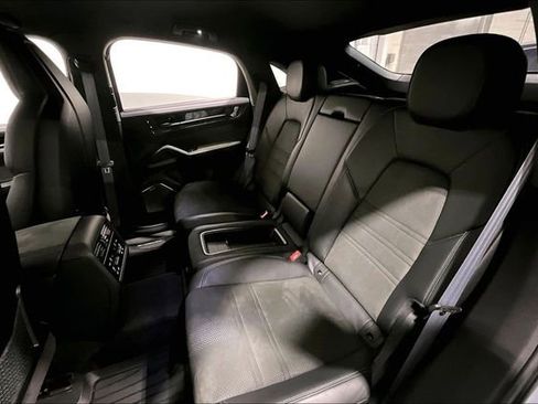Used 2024 Porsche Cayenne Turbo GT image 27