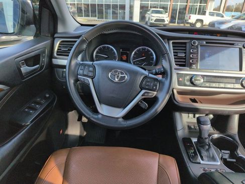 Used 2018 Toyota Highlander Limited image 13