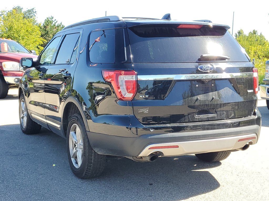 Used 2017 Ford Explorer XLT w/ Equipment Group 201A AWD/4WD image 3