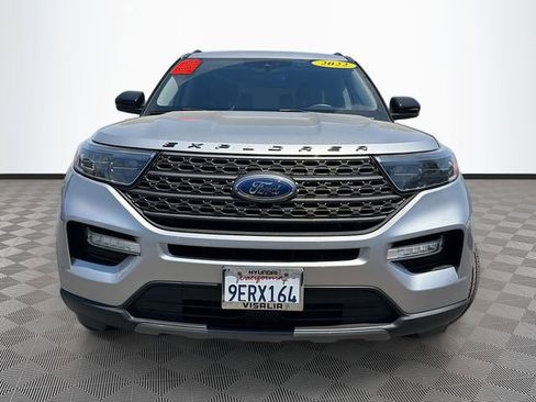 Used 2022 Ford Explorer XLT w/ Equipment Group 202A AWD/4WD image 2