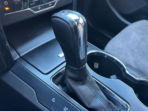Used 2017 Ford Explorer XLT w/ Equipment Group 202A FWD image 32