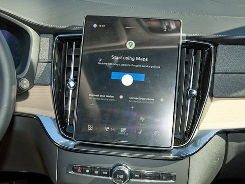 New 2026 Volvo XC90 B5 Plus w/ Protection Package image 28