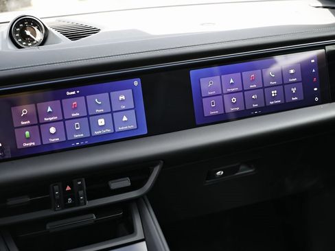 New 2025 Porsche Macan Electric image 31