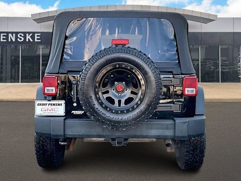 Used 2012 Jeep Wrangler Unlimited Rubicon w/ Connectivity Group image 4