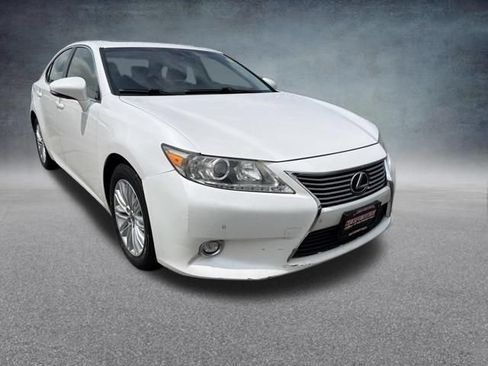 Used 2014 Lexus ES 350 w/ Luxury Package FWD image 5