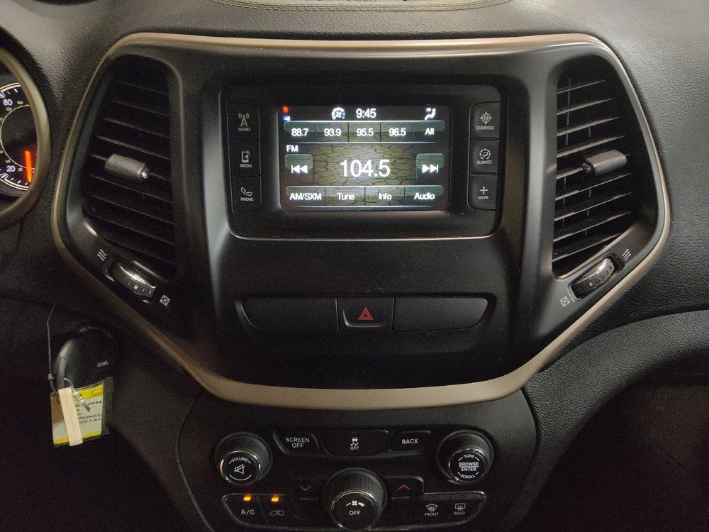 Used 2016 Jeep Cherokee Latitude FWD image 25