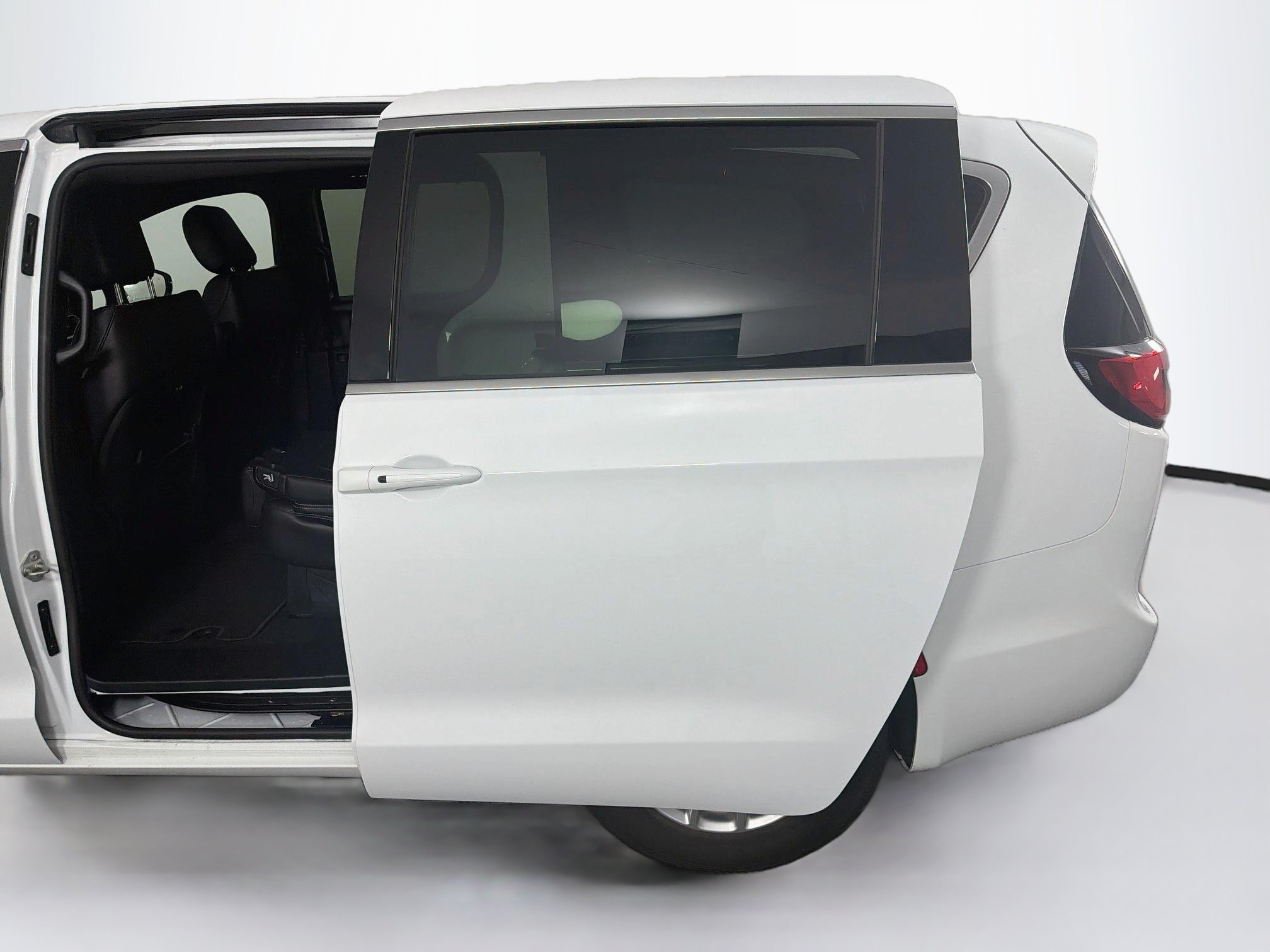 Used 2025 Chrysler Pacifica Select FWD image 26