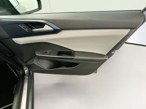 Used 2023 Volkswagen Taos SE w/ Panoramic Sunroof Package AWD/4WD image 33